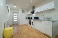 Cozy Urban 2BR with courtyard - 2-Star