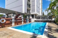 Peaceful Modern HNL Getaway Hotels in Downtown Honolulu