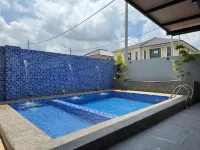 Botanica Parkland Melaka Landed with Private Pool for 16 Pax by BeeStay - ヴィラ