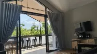 Cozzy guesthouse darmo 2 - Pensions