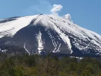 New 99m² home with private sauna and Mt. Asama view, near Karuizawa Outlet and Sora Building. Hotels in Miyota