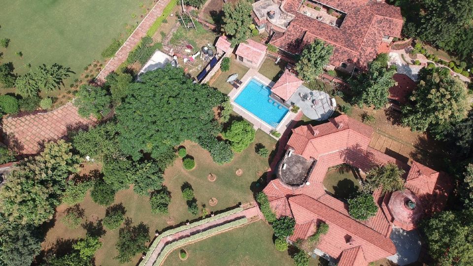 SimBliss Farmhouse with Pool near Delhi & Gurgaon