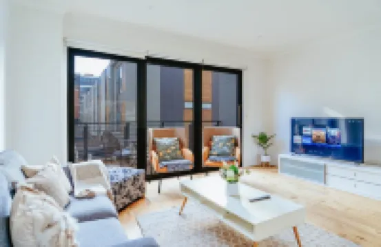 Bright 3 level townhouse