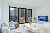 Bright 3 level townhouse