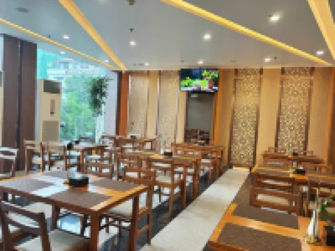 Golden Arrow Hotel