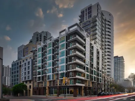 Sentral San Diego Gaslamp Quarter Hotel Отели рядом с достопримечательностью «Парк Бальбоа»