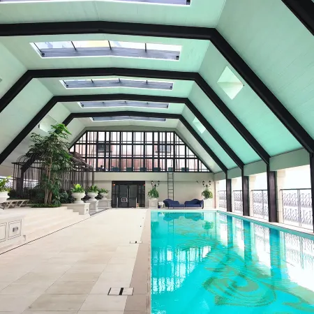 Paxtonz Urban Luxe Walk to Mall Free WiFi and Pool