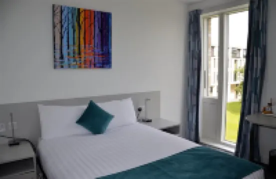 Elm Grove (University of Roehampton), London Hotels near Fulham