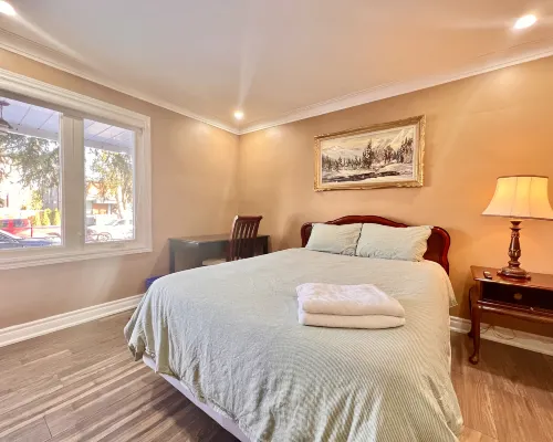Upgraded Ensuite Rooms 7-min to Subway Near Downsview Rogers Stadium Hotels near Downsview Metro Station