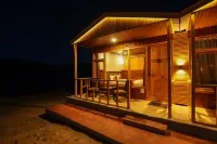 Snow Pine Luxury Wooden Cottage - parking