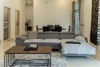 Cozy & Peaceful Retreat 4BR@Hijauan Hills by Jovial - Villas