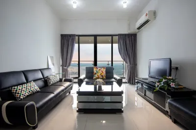 Chic 3BR in Danga Bay with Water Views & Parking Hôtels à : Johor Bahru