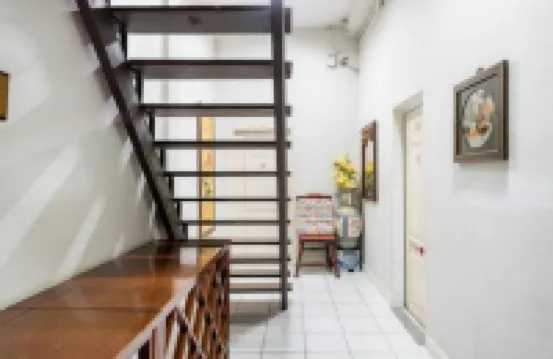 หนึ่งหนึ่งสามเจ็ด โฮสเทล