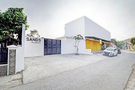 Sands Residence By ARBA Отели рядом с достопримечательностью «Masjid Baiturrohim Pindo Deli 2»