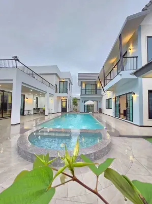Level FIVE pool villa Pattaya Hotel di Huai Yai
