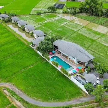 Capybara Zen Resort & Spa Hotels near Wat Pa Mueat