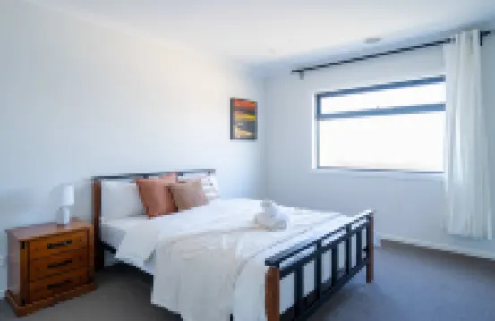 Lux Clyde North Super Spacious Retreat