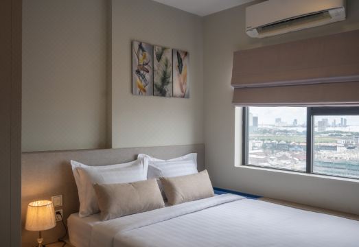 The Moment Apartment의 모던한 거실