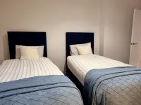 Modern 2-Bed Apartment Near Heathrow w/Parking Hotel a Staines