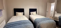 Modern 2-Bed Apartment Near Heathrow w/Parking