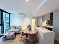 2BR/2BA Urban Sanctuary: Views from 33rd Flr
