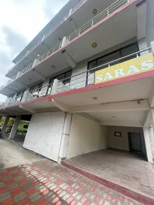 Hotel Saras - New