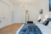 Grand Living Apartment 150m2  10 Guests 2 Bathrooms Kurfürstendamm - جديد