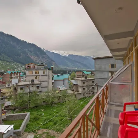 Hotel The Destination Manali ( 850m from Mall Road)