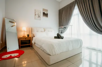 Mount Austin Muji Style 4 pax Deluxe Room Hotels in Tebrau