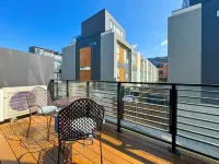 Bright 3 level townhouse