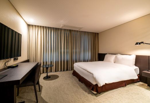 더 스카이 호텔