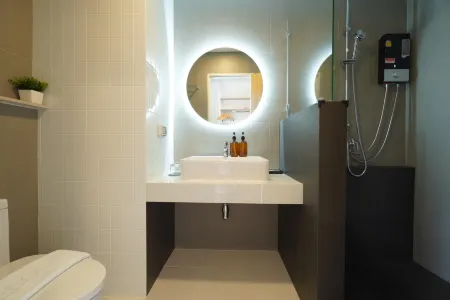 Alto Hotel M Отели рядом с достопримечательностью «Wat Don Kaeo»