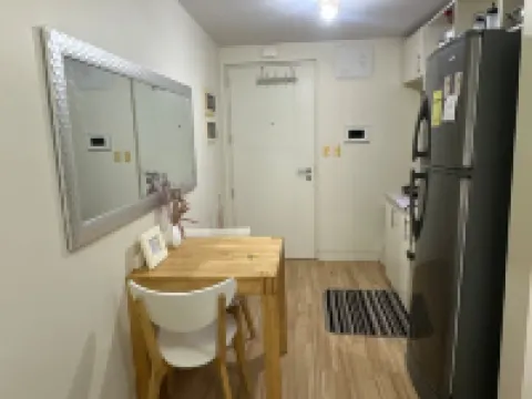 Seb and Santi Holland Staycation โรงแรมในลากูนา