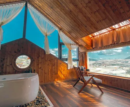 Nha Soi Homestay Dalat Отели рядом с достопримечательностью «Công viên Trung tâm Thành phố Mới Bình Dương»