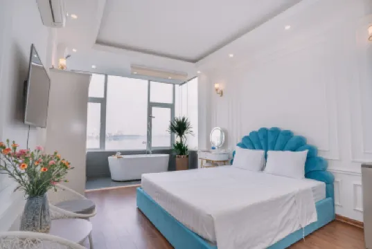 Ha Thanh Lake View Hotels near West Lake