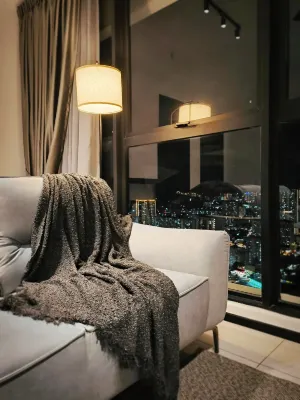 Urban Suites TWO or THREE bedroom by Annesui Cottage