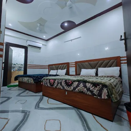 Hotel Gayatri Dham Near Prem Mandir & Iscon