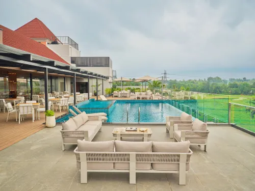CROWNE REGENCY - 4-Star