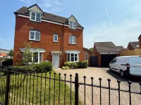 Comfy 5BR Home | Garden | Fast WiFi | Parking - 2 stelle