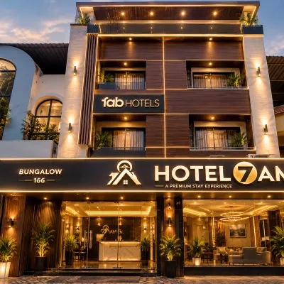 Hotel 7AM By Glitz Hotels Các khách sạn gần Bãi biển Versova