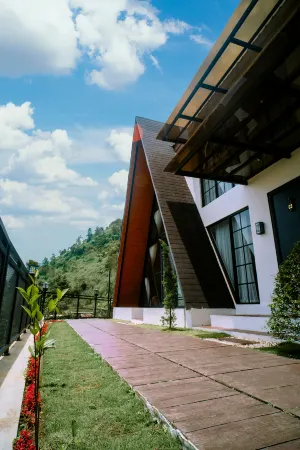 The Sikarim Waterfall View Отели в г. Kejajar