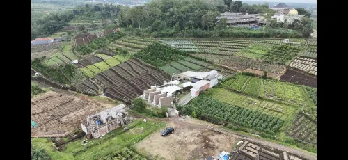 Crazy Steak Villa Resort & Spa Karang Ploso 호텔