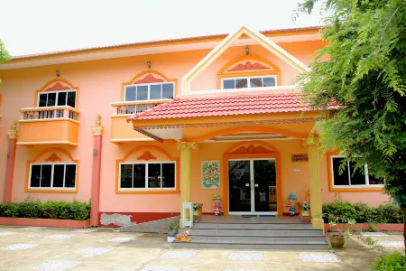 Ban Silachol Отели рядом с достопримечательностью «Mae Ram Phueng Beach»