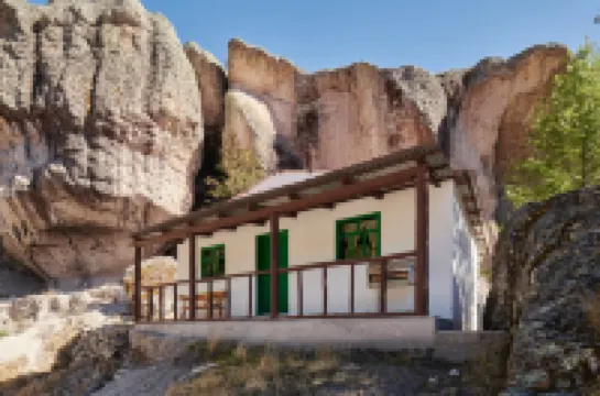 Parque Cueva de los Leones Hotels in Bocoyna Municipality