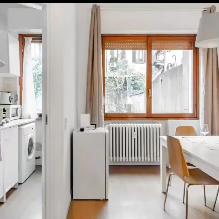 Milano center white