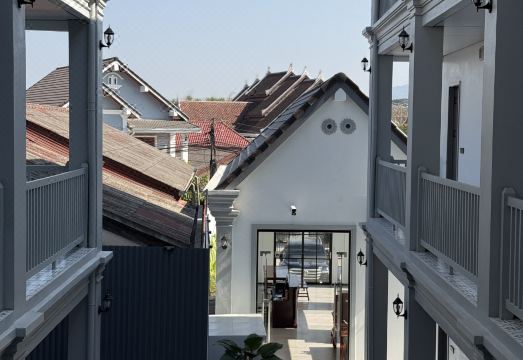 HOUSEDEN의 현대적인 객실 디자인