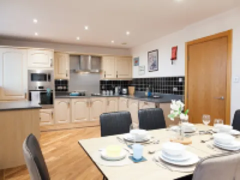 % LongStays | Roof Top Penthouse | Free Parking % Hotels in Birkenhead