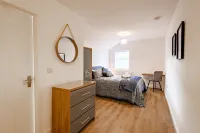 Contractor friendly 6 bed all en suite house - 3-Star