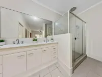 Luxury Retreat with Resort Pool, Home Cinema Các khách sạn ở 