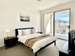 Peaceful 3BR Retreat - Free Parking -  Close to City